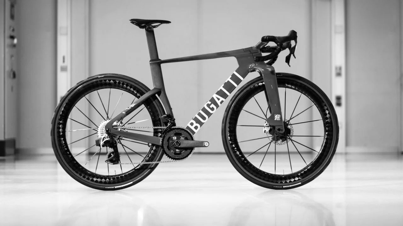 BUGATTI ACELERA NO CICLISMO COM BIKE DE R$ 120 MIL